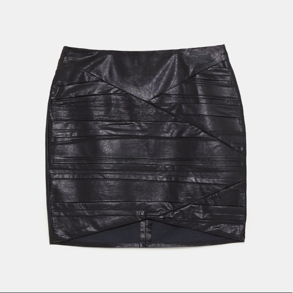 FAUX LEATHER MINI SKIRT